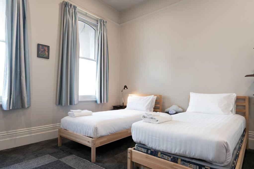 Generous Victorian Terrace In Cbd - Parking & Wifi Apartment ลอนเชสตัน ภายนอก รูปภาพ